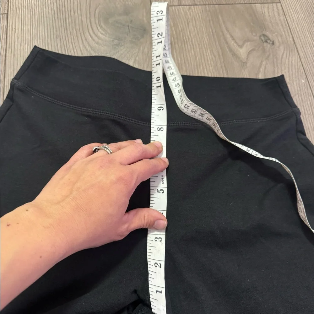 Vuori Wide Leg Black Pants Size Medium - Picture 6 of 7